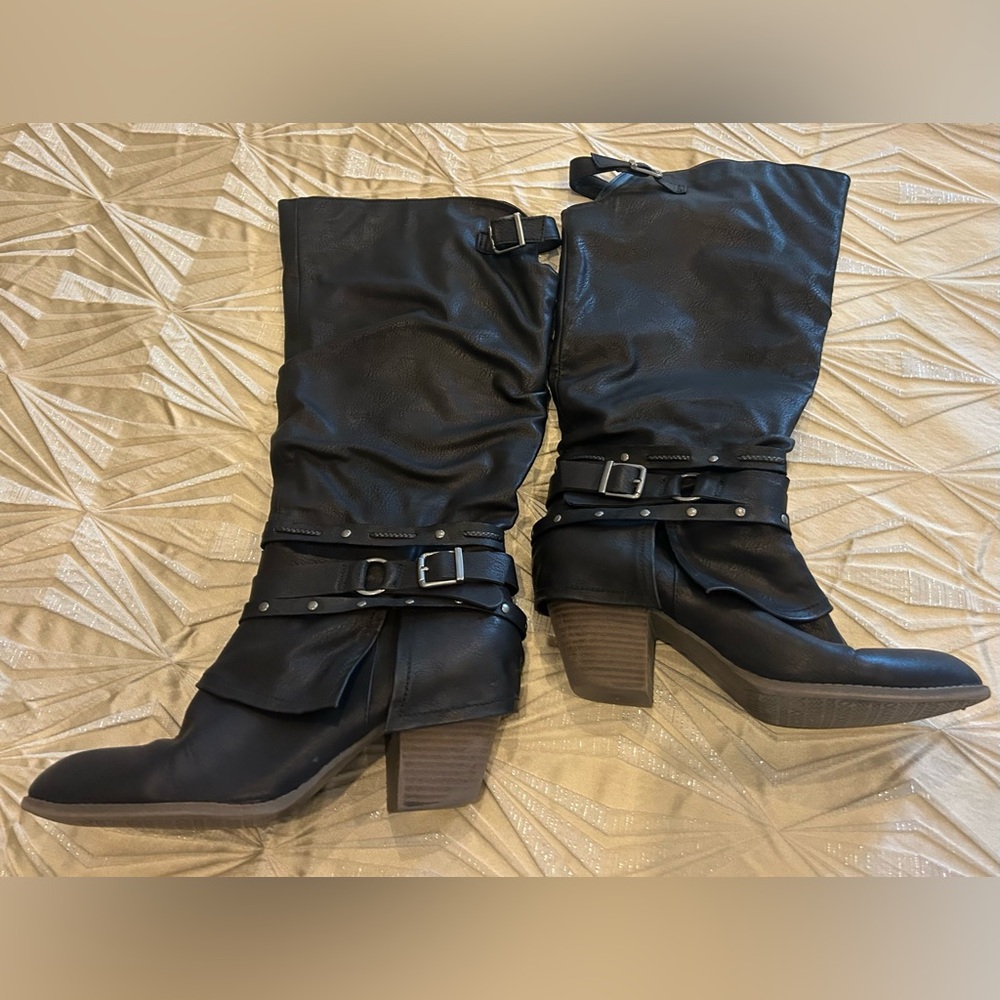 Comfortable and sexy black boots